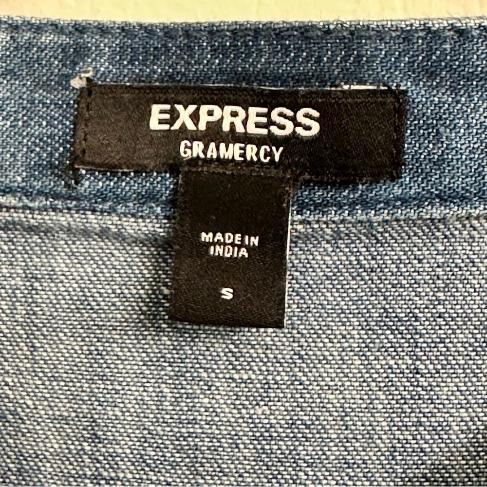 Express Denim Flutter Blue Ruffle Sleeve Button Up Blouse Sz S - Picture 9 of 13